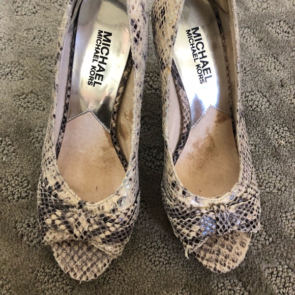 Michael Kors Shoes - Michael Kors Sexy Snake Skin Platform heels Sz 6